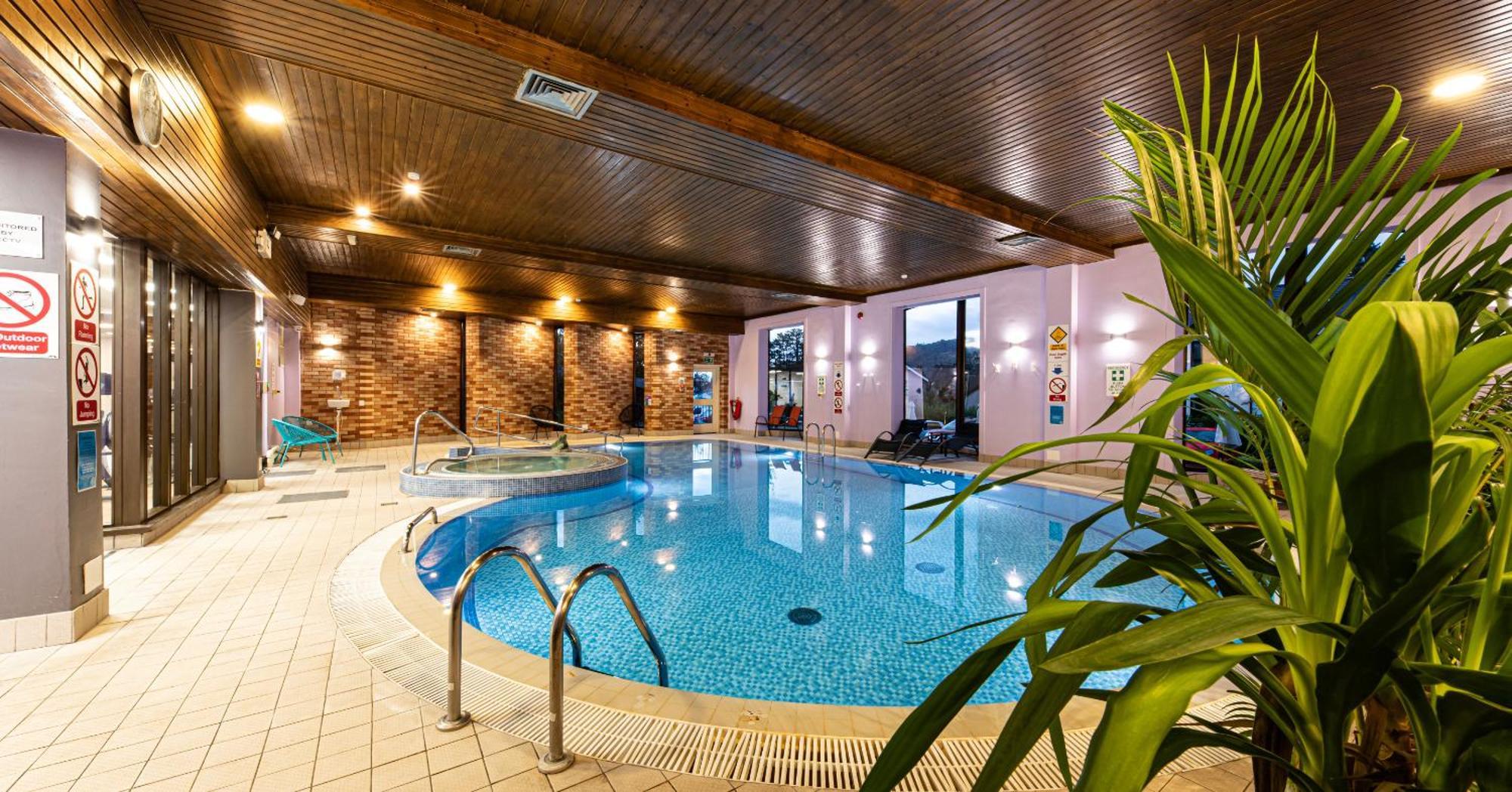 פיטלוצ'רי Scotland'S Spa Hotel מראה חיצוני תמונה